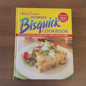 COOKBOOK: Betty Crocker Ultimate Bisquick Cookbook - Deluxe Edition
